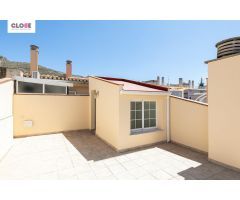 Precioso ático dúplex con 2 dormitorios, garaje y trastero en Granada.