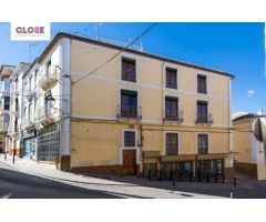 Espectacular edificio a 3 calles con vivienda y locales comerciales en pleno centro de Alhama