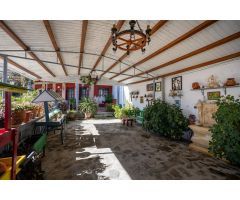 ???? ¡Espectacular chalet con piscina, jardines y salón de fiestas en Puerto Lope (Moclín)!