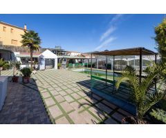 ???? ¡Espectacular chalet con piscina, jardines y salón de fiestas en Puerto Lope (Moclín)!