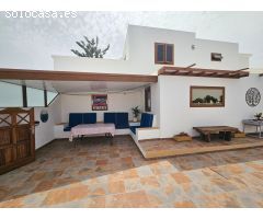 Casa unifamiliar + Apartamento independiente en Tinajo