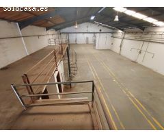 Nave industrial de 600 m² en El Torno con oficinas y servicios completos