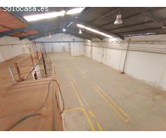 Nave industrial de 600 m² en El Torno con oficinas y servicios completos