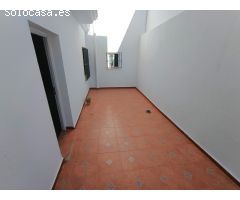 Gran casa cercana a  Avenida Solano con garaje para 5 vehículos  y muy  cerca del centro