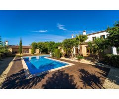 Estupenda Casa con Piscina, Gimnasio, Cine; en Benisa Alicante.