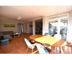 Impresionante chalet con apartamento independiente en La Zenia