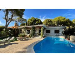 Villa en Venta en Orihuela Costa, Alicante