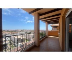 AMPLIO ATICO CON GARAJE, PISCINA Y GRAN TERRAZA CON VISTAS AL MAR EN ORIHUELA COSTA