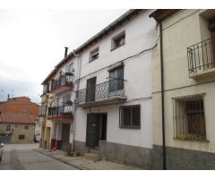 Casa de Pueblo en Venta en Guadalaviar, Teruel