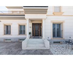 CHALET DE LUJO EN VENTA CON PISCINA  DE AGUA SALADA Y SALA DE OCIO EN ARENALES DEL SOL