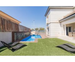 CHALET DE LUJO EN VENTA CON PISCINA  DE AGUA SALADA Y SALA DE OCIO EN ARENALES DEL SOL
