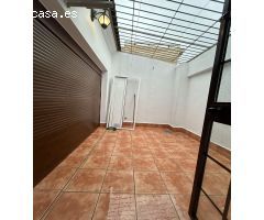 Encanto y versatilidad en Las Pajanosas | Vivienda con patio + local diáfano