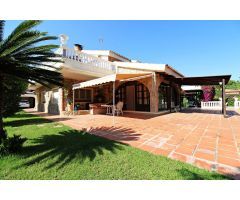 CHALET EN PEÑA DE LAS AGUILAS, ZONA URBANA, CON TODO LUJO DE DETALLES.