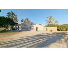 ¡CASA TÍPICA DEL CAMPO DE ELCHE CON AMPLIA PARCELA Y EXCELENTE UBICACIÓN!