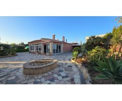 CHALET CON PISCINA A UN PASO DE  ELCHE