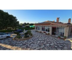 CHALET CON PISCINA A UN PASO DE  ELCHE