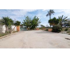 ¡ CASA DE CAMPO EN MATOLA CON UNA UBICACIÓN PRIVILEGIADA, CERCA DE TODO !