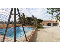¡ CASA DE CAMPO EN MATOLA CON UNA UBICACIÓN PRIVILEGIADA, CERCA DE TODO !