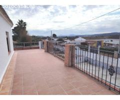 Chalet espacioso situado entre Llíria y Pedralba