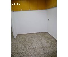 Alquiler local comercial en Orihuela, 120 m2. de superficie,  con 1 aseo.
