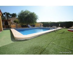 Chalet con parcela en Orihuela zona La Murada. Vivienda de 82 m2. con parcela de 12.700 m2.