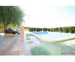 Chalet con parcela en Orihuela zona La Murada. Vivienda de 82 m2. con parcela de 12.700 m2.