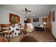 Chalet con parcela en Orihuela zona La Murada. Vivienda de 82 m2. con parcela de 12.700 m2.