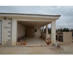 Terreno rural en Bigastro. Parcela de 3.500 m2. de superficie con casa de unos 91 m2.
