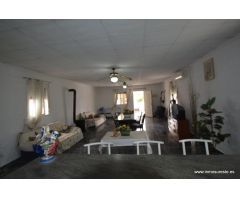 Terreno rural en Bigastro. Parcela de 3.500 m2. de superficie con casa de unos 91 m2.