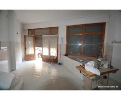 Local comercial en Bigastro zona Ctra. Torrevieja, 232 m2. construidos con 1 aseo.