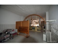 Local comercial en Bigastro zona Ctra. Torrevieja, 232 m2. construidos con 1 aseo.