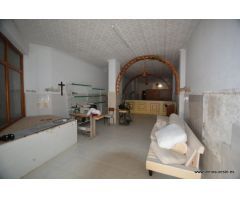 Local comercial en Bigastro zona Ctra. Torrevieja, 232 m2. construidos con 1 aseo.