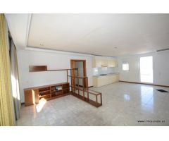 Piso en Desamparados (Orihuela), 150 m2. construidos. 4 habitaciones y 2 baños. ¡ PRECIO REBAJADO !