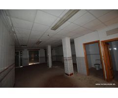 Gran casa para reformar en el centro de Torrevieja junto playa del Acequión.