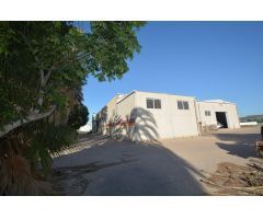 Nave industrial a la venta en ctra. de Orihuela - Bigastro en una parcela de 5.496 m2.