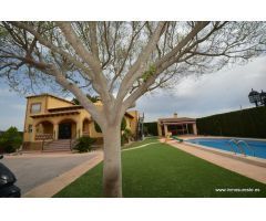 Bonito y coqueto Chalet en la pedanía de La Matanza (Orihuela) con 120 m2. construidos.