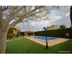 Bonito y coqueto Chalet en la pedanía de La Matanza (Orihuela) con 120 m2. construidos.