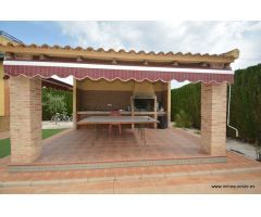 Bonito y coqueto Chalet en la pedanía de La Matanza (Orihuela) con 120 m2. construidos.