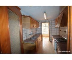 Piso en el centro de Orihuela, 104 m2 construidos, distribuido en 3 habitaciones, 2 baños.