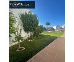 MAGNIFICA CASA DE ESQUINA EN URBANIZCION CON PISCINA