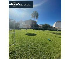 MAGNIFICA CASA DE ESQUINA EN URBANIZCION CON PISCINA