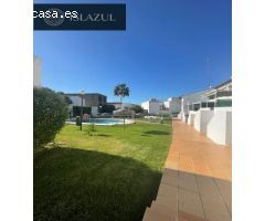 MAGNIFICA CASA DE ESQUINA EN URBANIZCION CON PISCINA