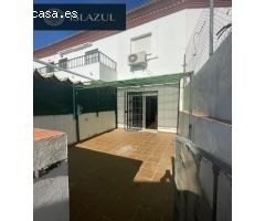 MAGNIFICA CASA DE ESQUINA EN URBANIZCION CON PISCINA