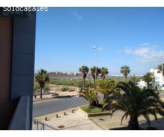 APARTAMENTO A UNOS PASOS DE LA PLAYA, VISTAS AL MAR, TERRAZA, PATIO,  Y TRASTERO