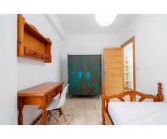 PISO DE 3 DORMITORIOS Y 1 BAÑO