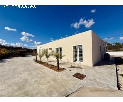 Chalet en peña las aguilas con tres habitaciones, piscina privada diseño minimalista
