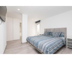 Vivienda de tres habitaciones, dos baños , vestidor, terraza en reina victoria luminosa.