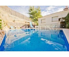 Excepcional casa en Argentona, cómoda y funcional, con piscina privada.