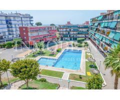 Acogedor apartamento en zona privilegiada con piscina y pista de tenis