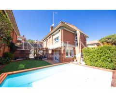 Casa reformada en Urb. Madà